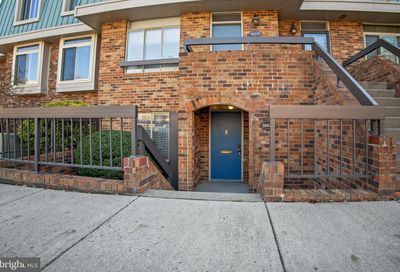 1665 S Hayes Street 1 (A) Arlington VA 22202