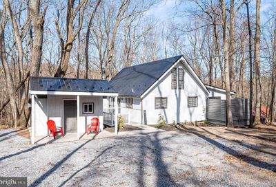993 The Woods Rd Hedgesville WV 25427