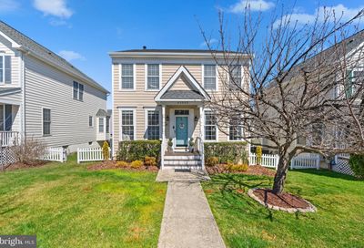 43082 Barons Street Chantilly VA 20152