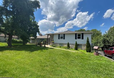 886 W Maple Drive Southampton PA 18966