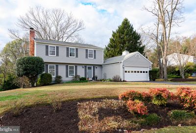 2122 Thomas View Road Reston VA 20191