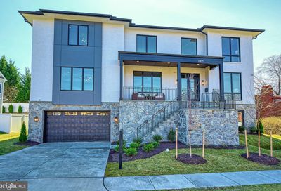 6805 Old Chesterbrook Mclean VA 22101