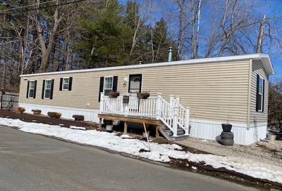 8 Barksdale Avenue Londonderry NH 03053