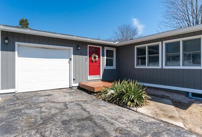 7 Acacia Street Nashua NH 03062
