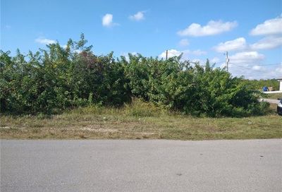 5035/5037 Benton St Lehigh Acres FL 33971