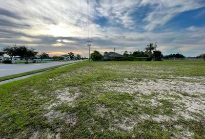 1907 Skyline Blvd Cape Coral FL 33991
