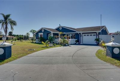 36 Crestwood Cir E Lehigh Acres FL 33936