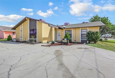 613-615 SE 23rd Pl Cape Coral FL 33990