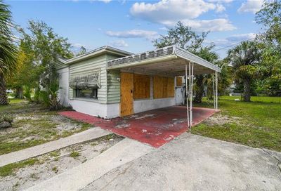 2906 Saint Charles St Fort Myers FL 33916