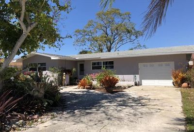 391 Washington Ct Fort Myers Beach FL 33931