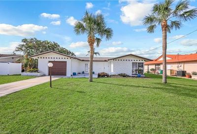 1432 Wellington Ct Cape Coral FL 33904