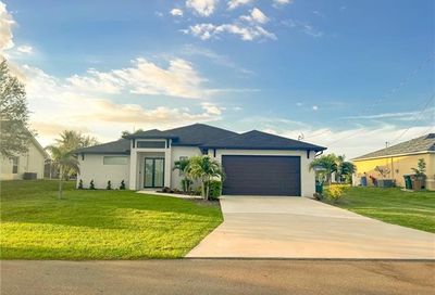 629 NE 4th Ter Cape Coral FL 33909