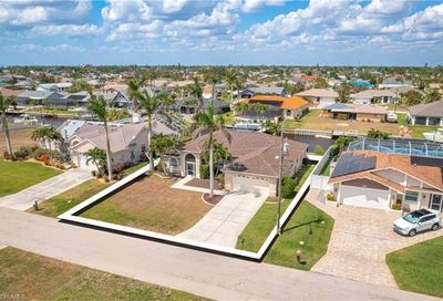 2207 SE 10th Ln Cape Coral FL 33990