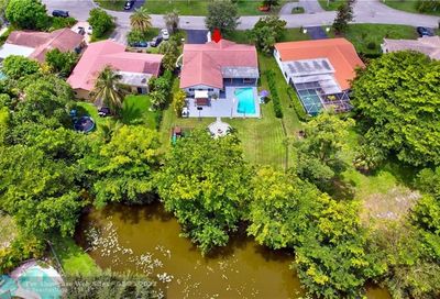 11031 Glenwood Dr Coral Springs FL 33065