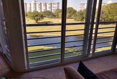 555 Oaks Ln Pompano Beach FL 33069