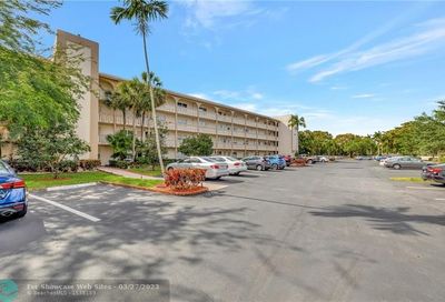 2005 Granada Dr Coconut Creek FL 33066
