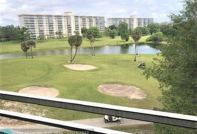 3900 Oaks Clubhouse Dr Pompano Beach FL 33069
