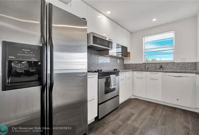 137 Golden Isles Dr Hallandale Beach FL 33009