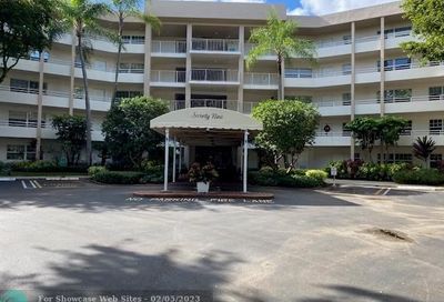 3980 Oaks Clubhouse Dr Pompano Beach FL 33069