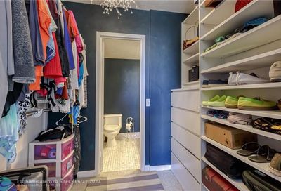 2500 NE 135th St North Miami FL 33181