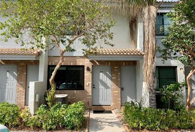 9845 Riverside Dr Coral Springs FL 33071