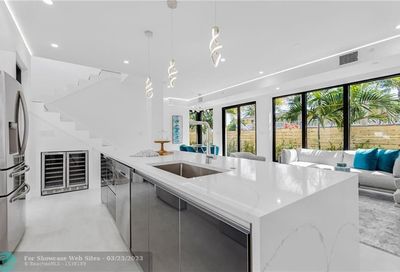 2677 NE 8th Ave Wilton Manors FL 33334