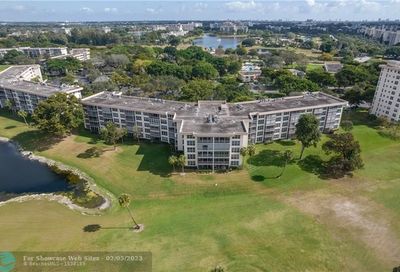 565 Oaks Ln Pompano Beach FL 33069