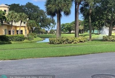 218 Meadows Cir Boynton Beach FL 33436