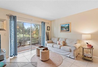 120 Sparrow Dr Royal Palm Beach FL 33411