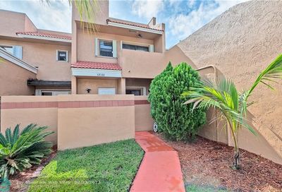 12032 S Las Palmas Dr Pembroke Pines FL 33025