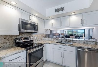 1705 Whitehall Dr Davie FL 33324