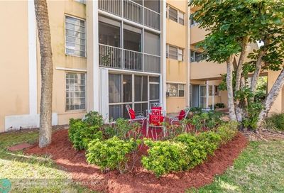 952 NE 199th St Miami FL 33179