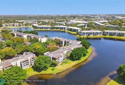 9235 Lagoon Pl Davie FL 33324