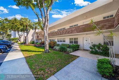3700 Oaks Clubhouse Dr Pompano Beach FL 33069