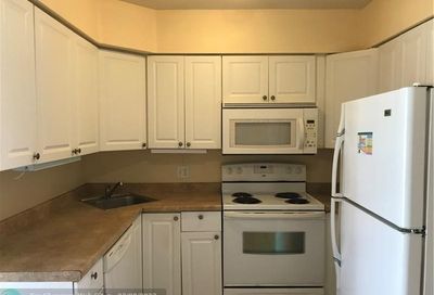 26 Wimbledon Lake Dr Plantation FL 33324