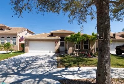286 E Royal Cove Cir Davie FL 33325