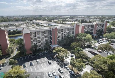 2202 S Cypress Bend Dr Pompano Beach FL 33069