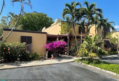 1350 E Golfview Dr Pembroke Pines FL 33026