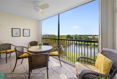 2206 S Cypress Bend Dr Pompano Beach FL 33069