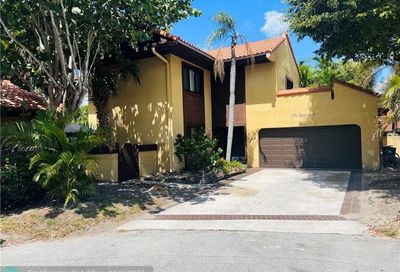 1089 NE 204th Ter North Miami Beach FL 33179