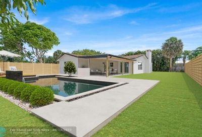 2476 Shore Dr West Palm Beach FL 33410