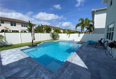1101 Azul Ct Deerfield Beach FL 33064