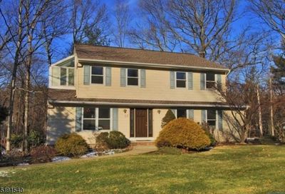 57 Clover Ln Upper Saddle River Boro NJ 07458-1834