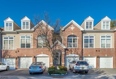 102 Pebble Brook Dr Clifton City NJ 07014-1740