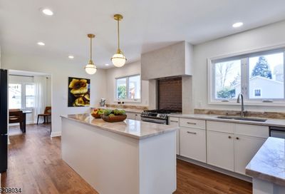 8 Suffolk Ave Maplewood Twp. NJ 07040-1713