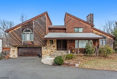 136 Lions Head Dr Wayne Twp. NJ 07470-4014