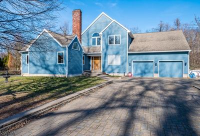 220 Grove Ave Metuchen Boro NJ 08840-1646