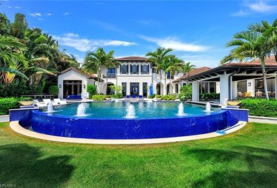 970 Aqua Cir Naples FL 34102