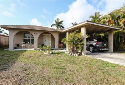 808 98th Ave N Naples FL 34108