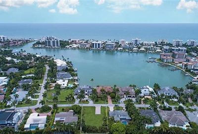 2750 Leeward Ln Naples FL 34103